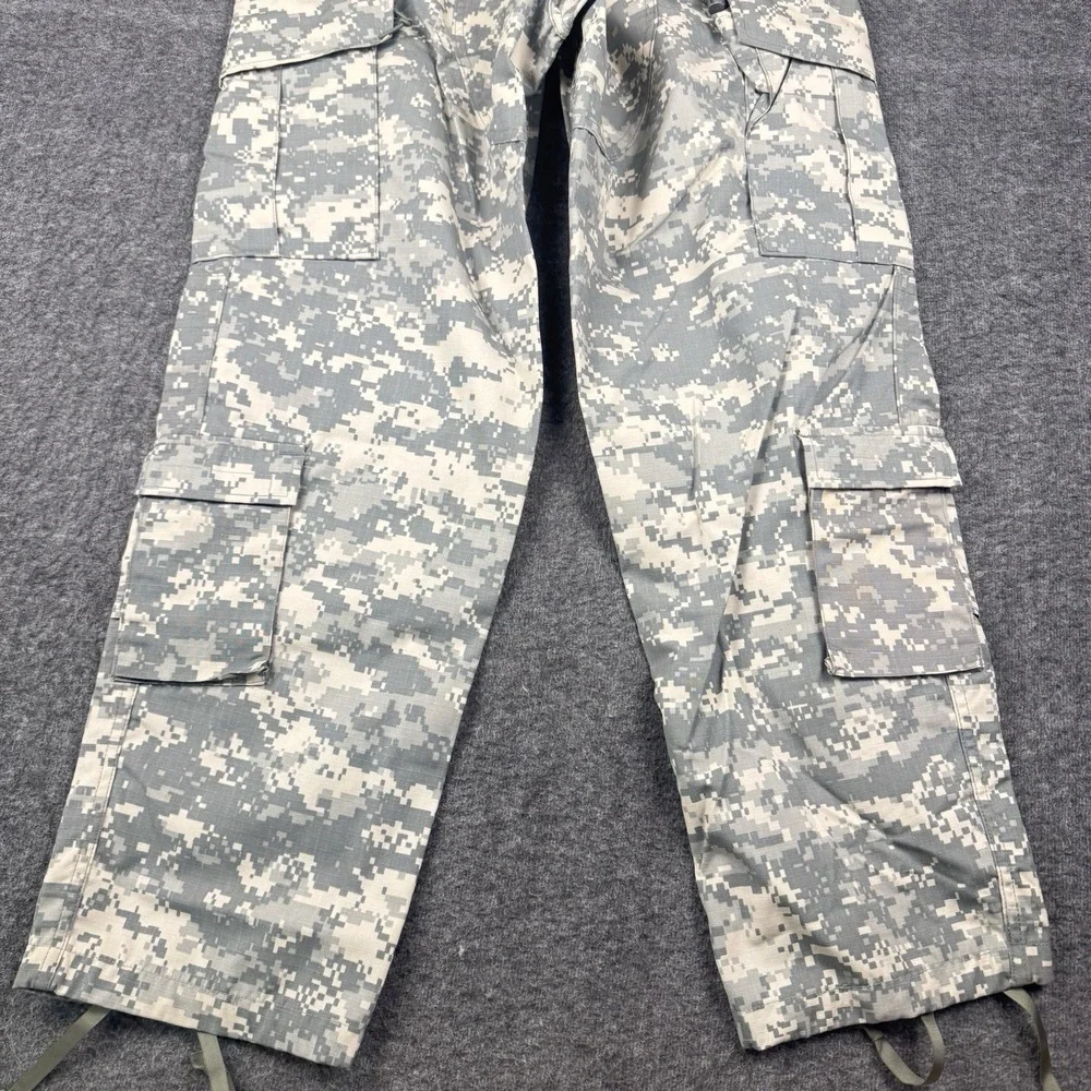 US Military Combat FR Pants Medium Trousers Digital Camo Flame Resistant Army